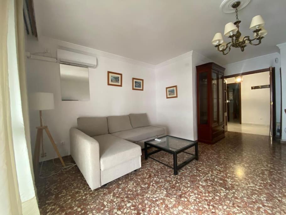 Funcional Piso 4 Dormitorios Frente A Santa Justa Sewilla Zewnętrze zdjęcie